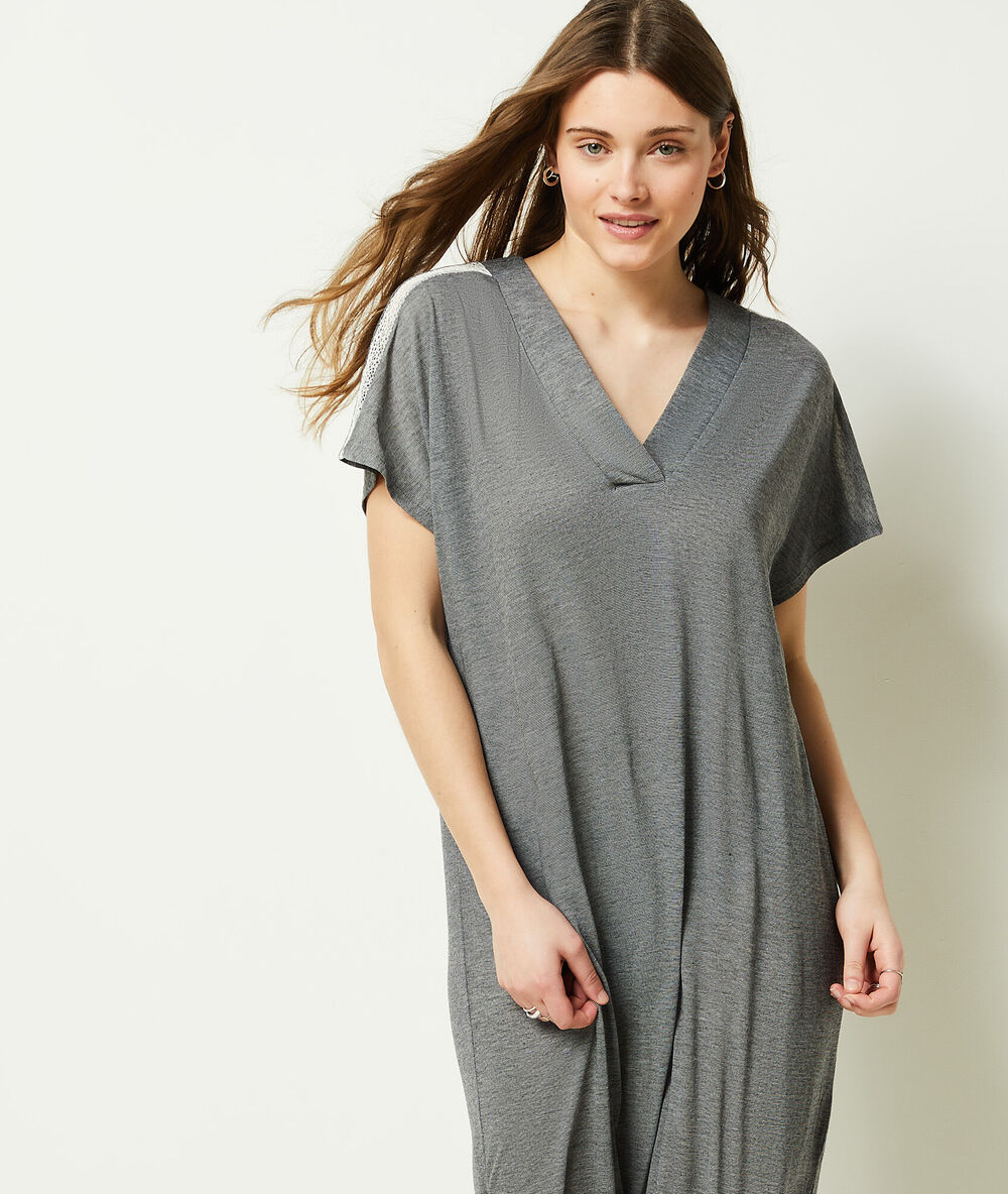 Chemise de nuit longue gris.