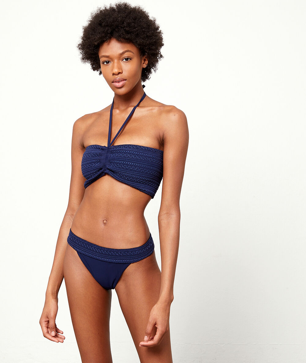 Sujetador bikini bandeau suave relieve azul marino.