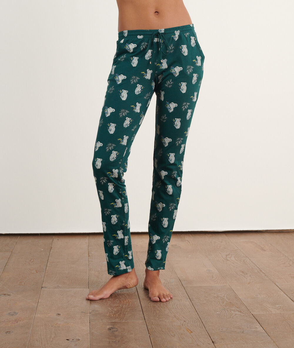 Pijama 3 piezas estampado, chaqueta forro polar verde.