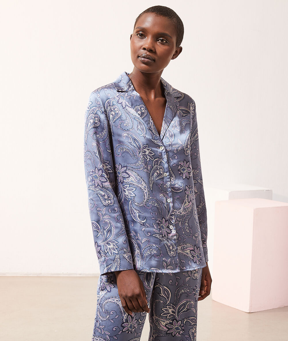 Chemise satinée imprimé fleuri bleu.