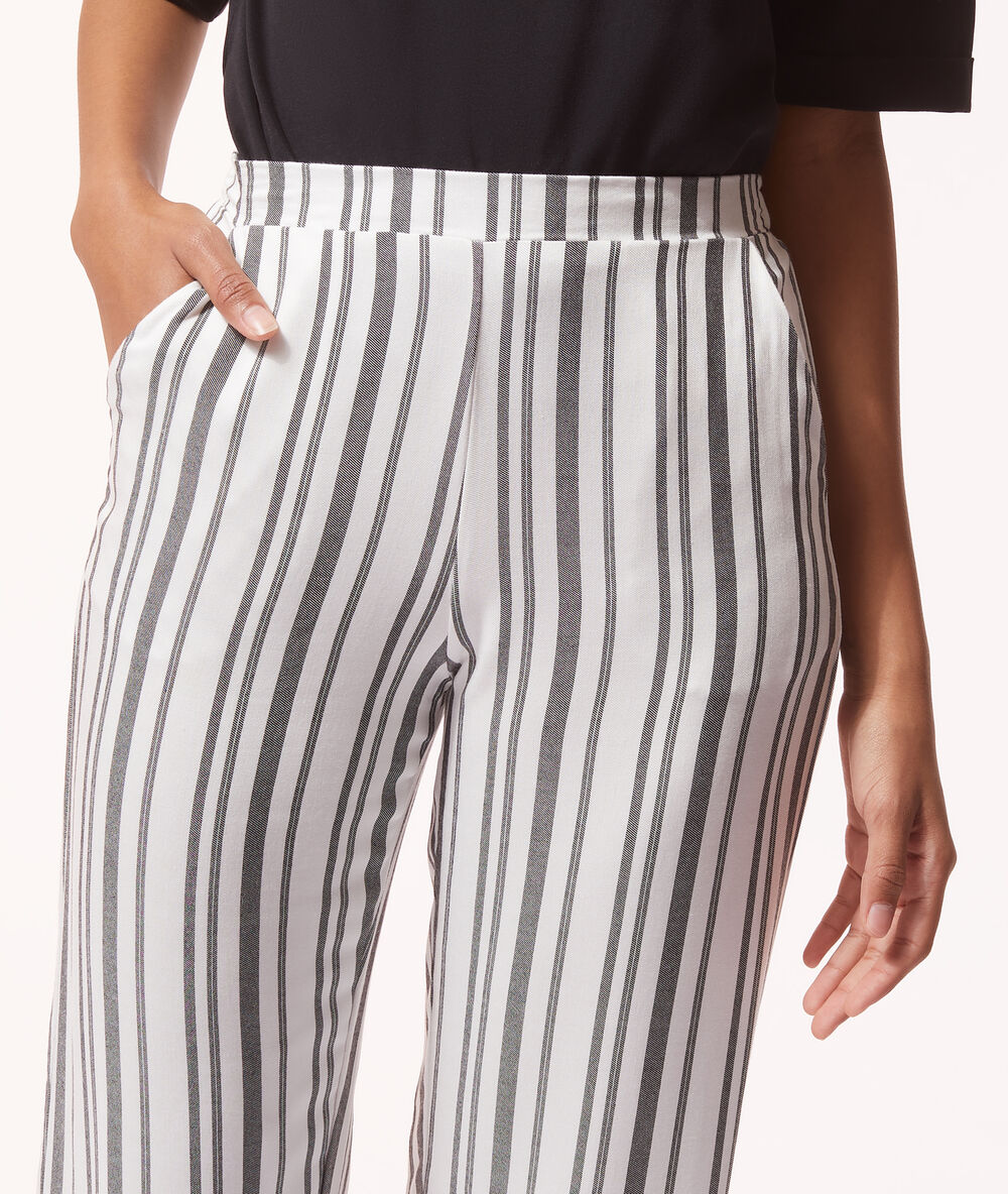 Pantalón pijama estampado de rayas negro.