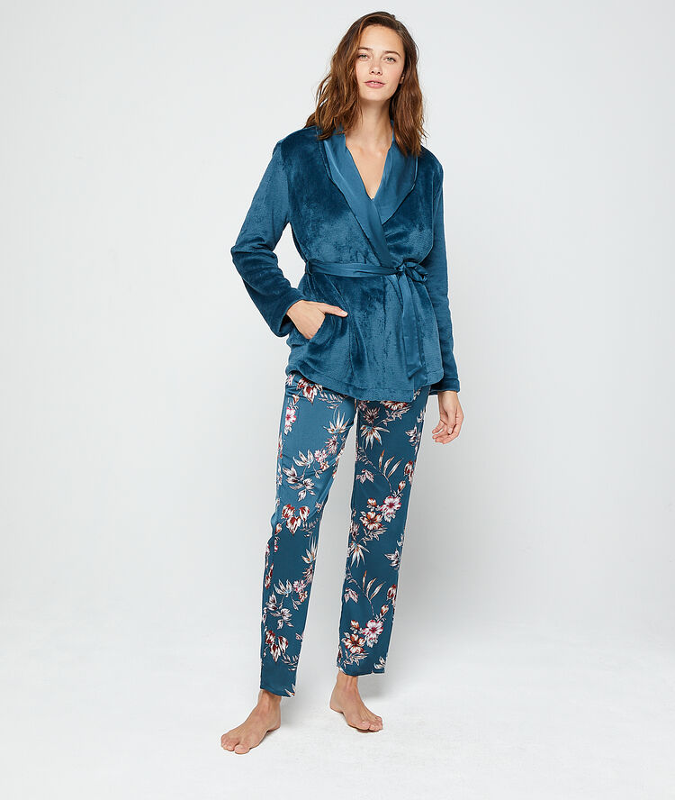 Pijama 3 piezas de satén y encaje azul.