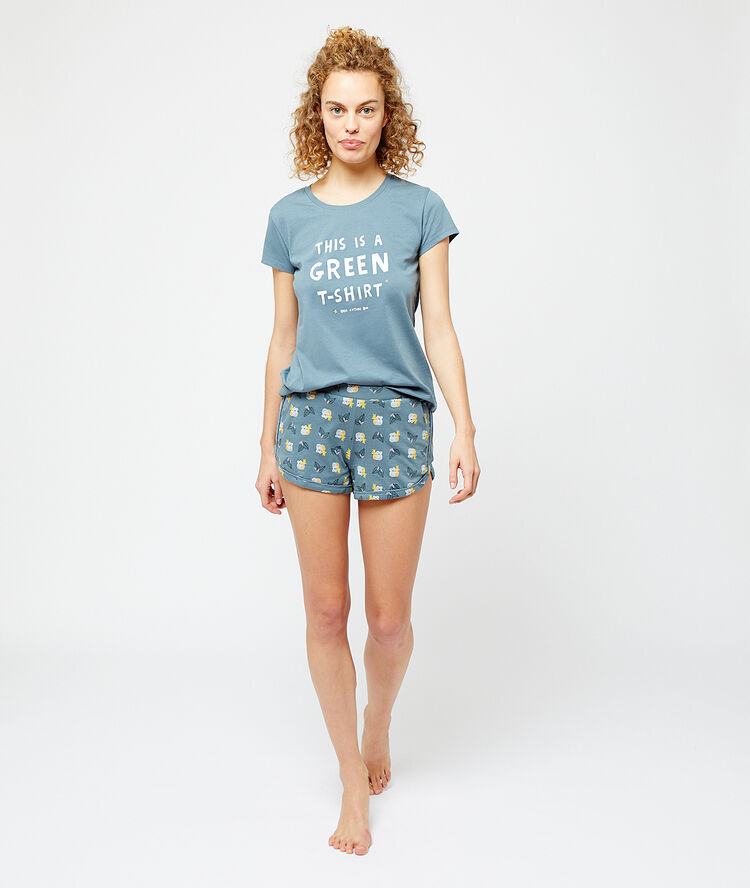 Camiseta 'this is a green t-shirt' azul.