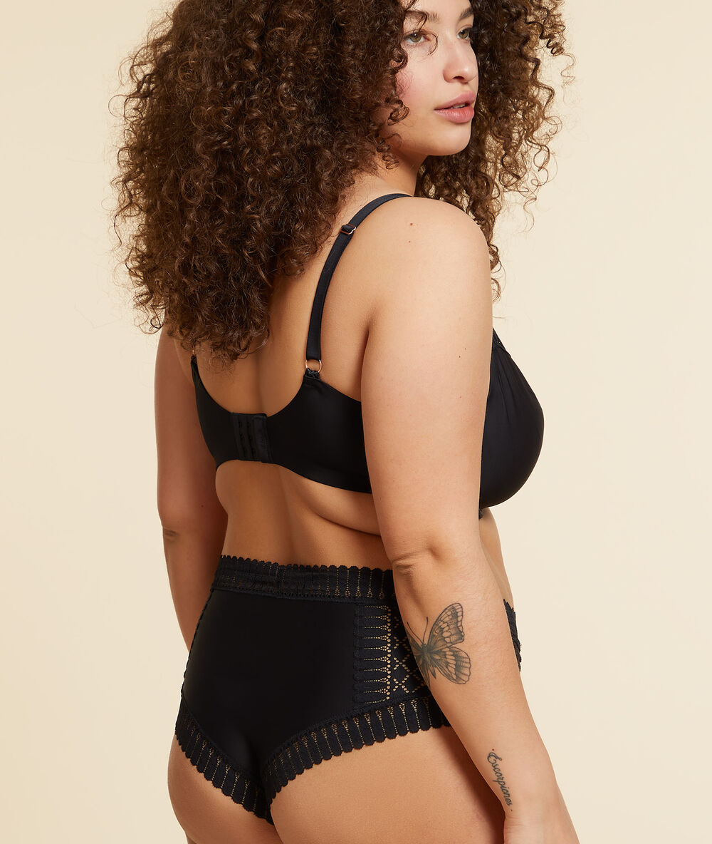 Soutien-gorge corbeille noir.