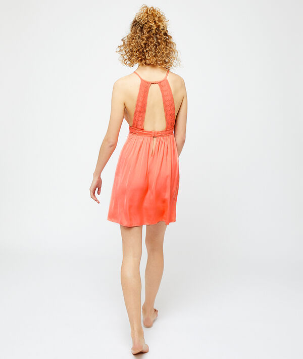 Camisón escotado con motivos de encaje Camisón escotado con motivos de encaje;${refinementColor}