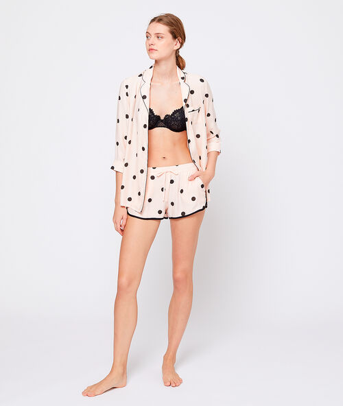 Pantalón corto estampado de lunares rosa.