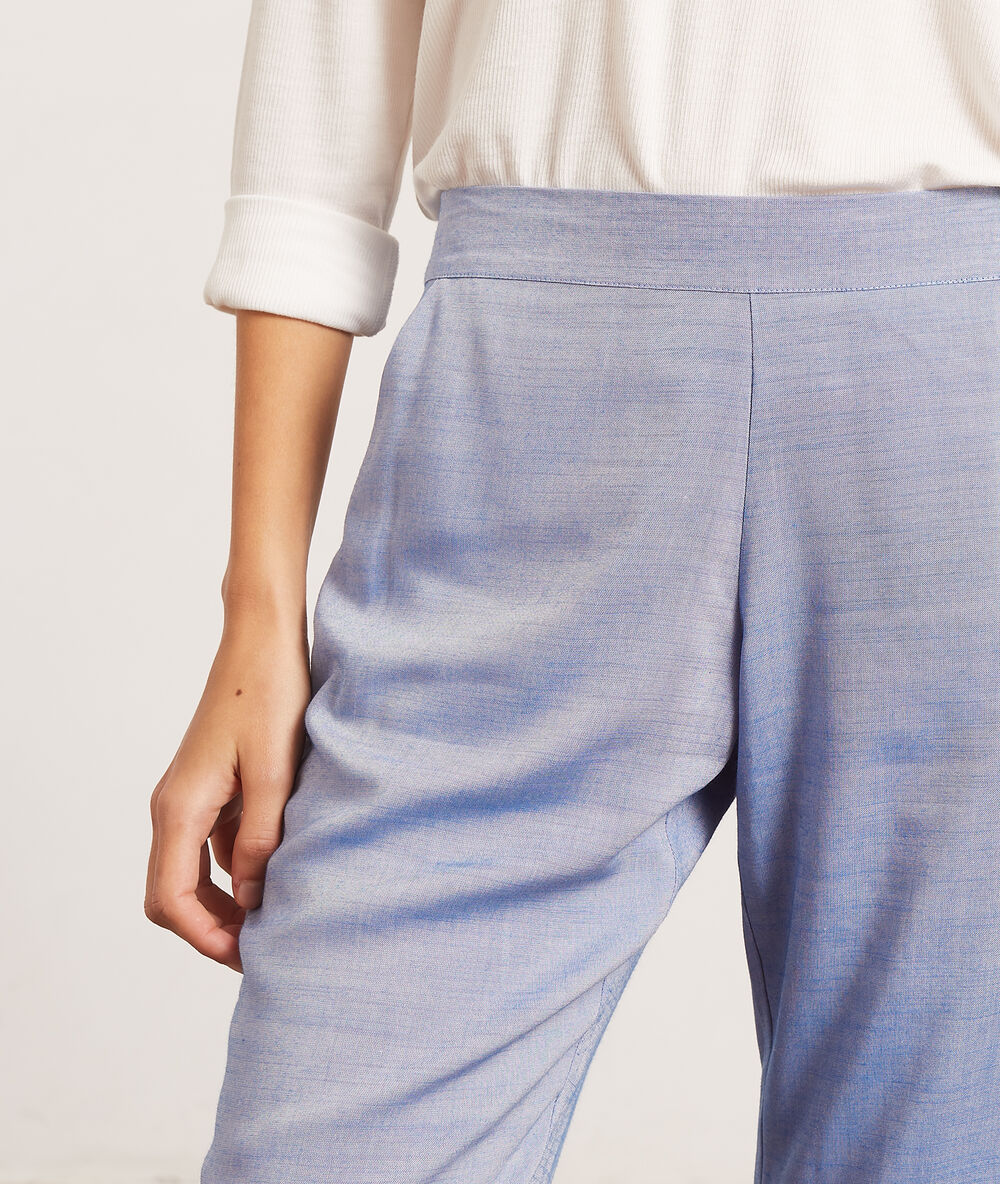 Pantalón pijama azul.