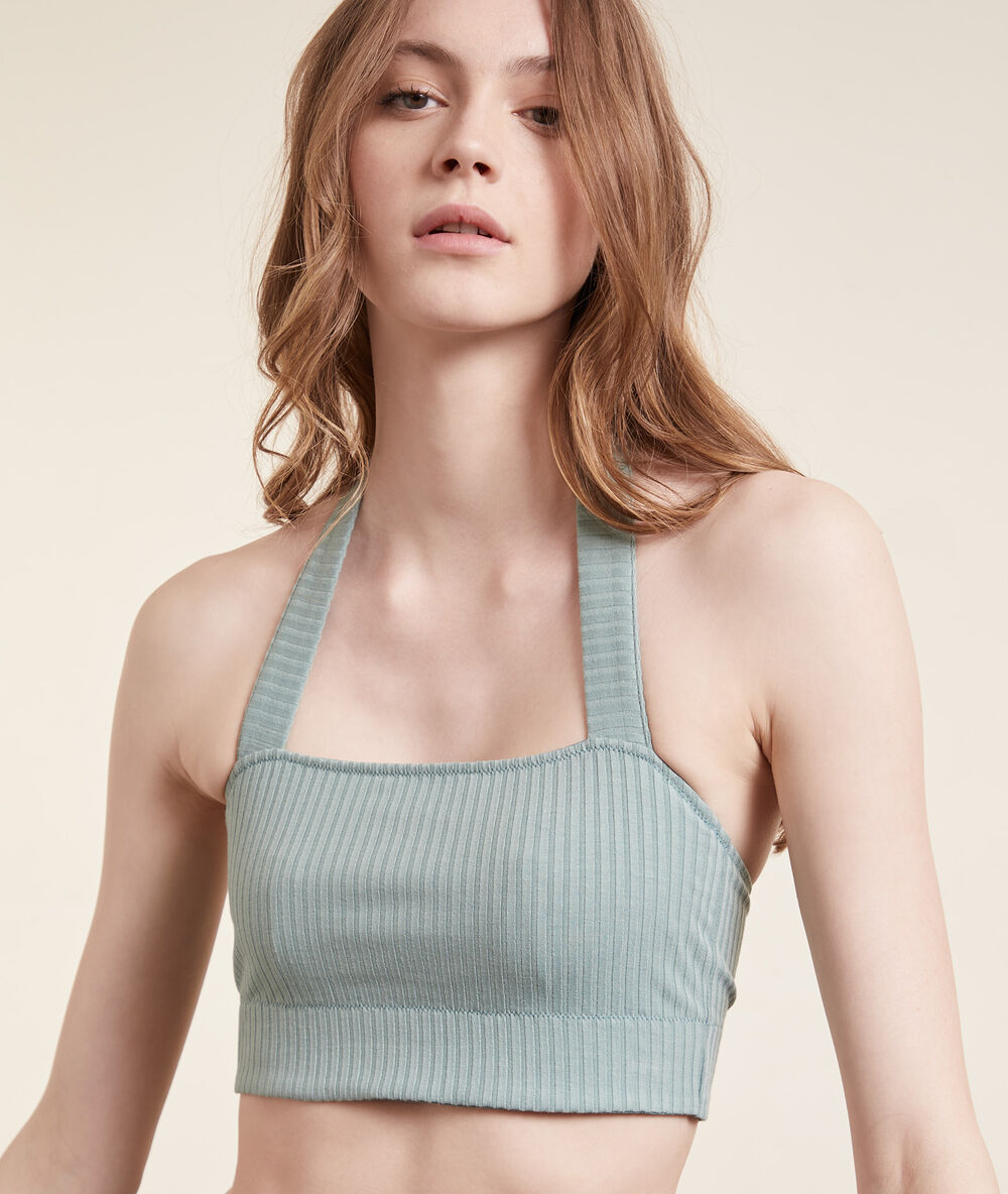 Crop top tejido canalé verde.