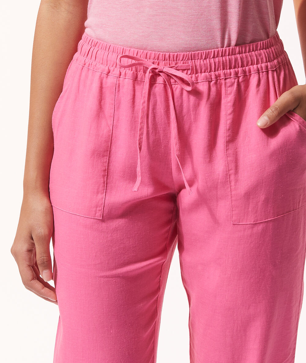 Pantalón liso fucsia.