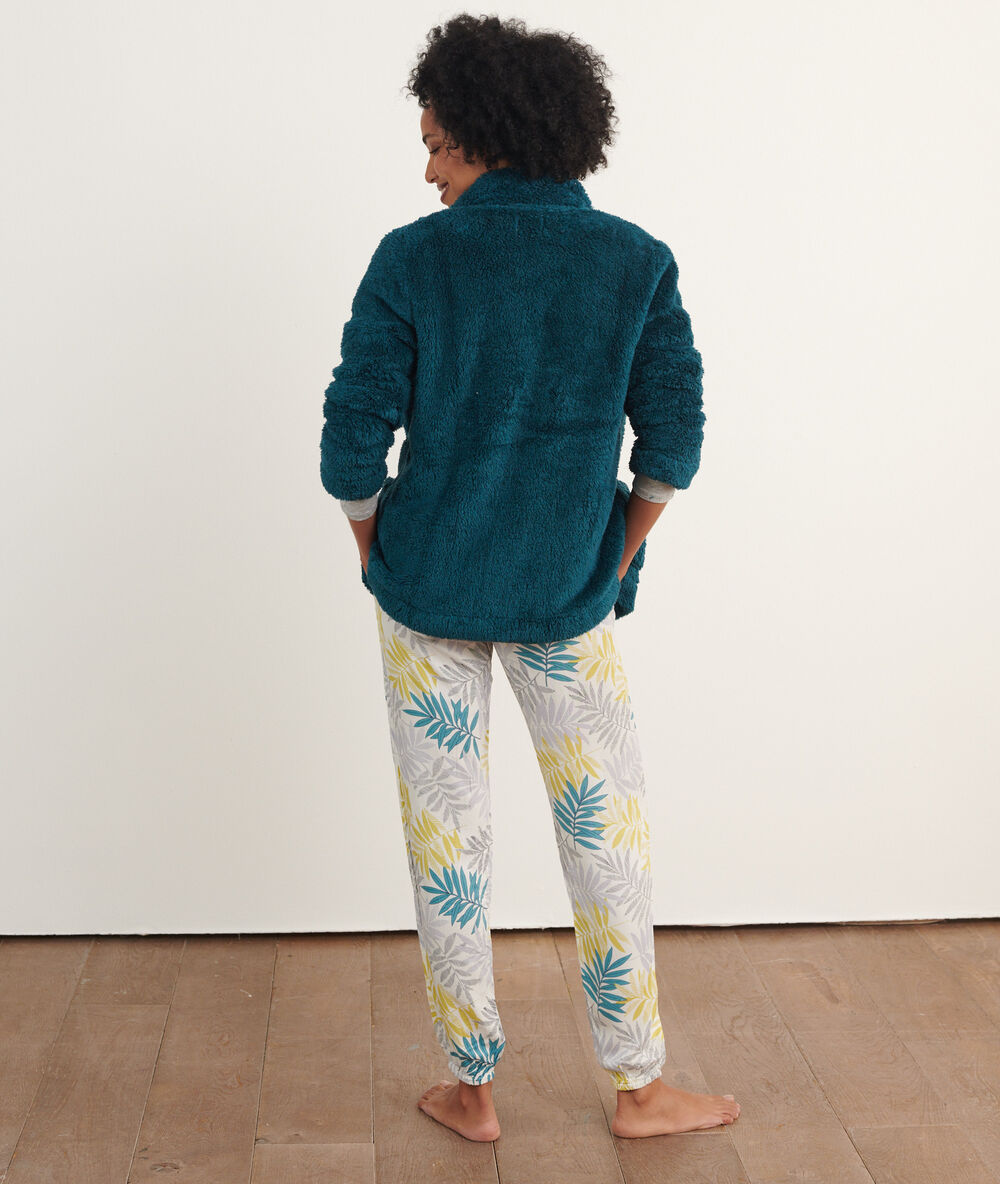 Pijama 3 piezas estampado hojas turquesa.