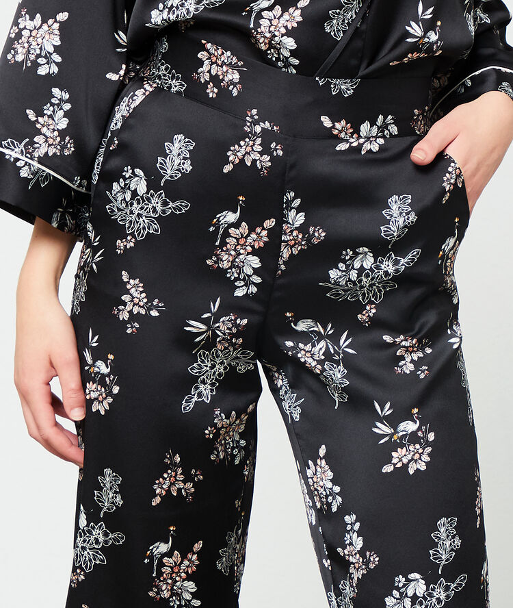 Pantalón de satén estampado negro.