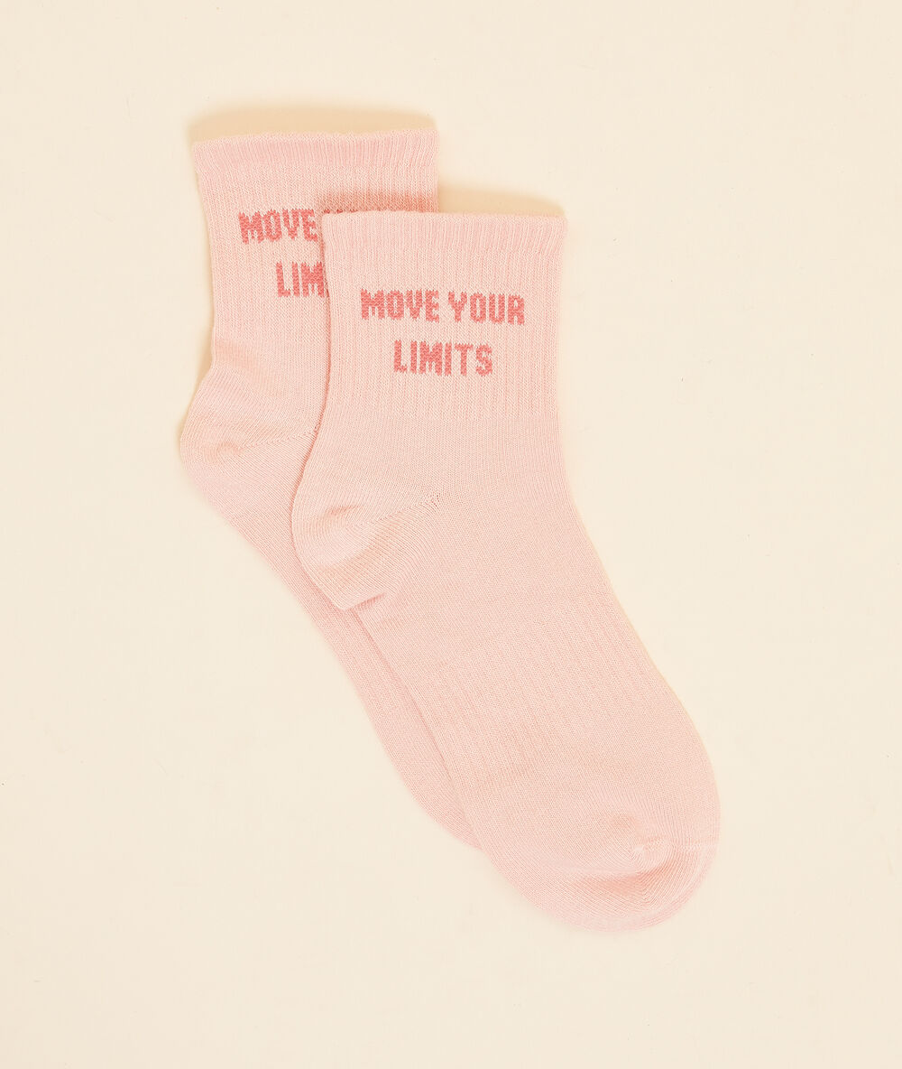 Calcetines cortos 'move your limits' rosa pálido.