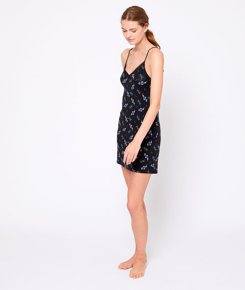 Camisón estampado de viscosa ecoresponsable negro.