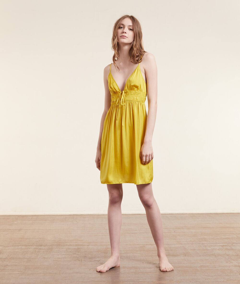 Camisón tirantes amarillo.