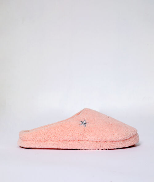 Zapatillas forradas rosa.