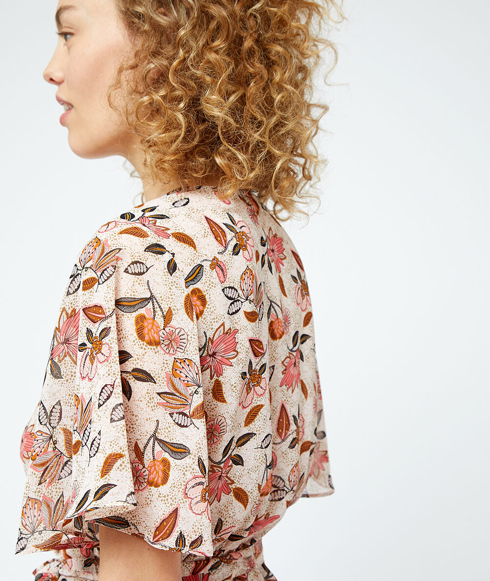 Top corto estampado floral multicolor.