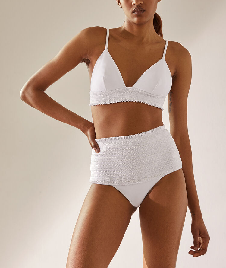 Braguita bikini talle alto con bordados crudo.