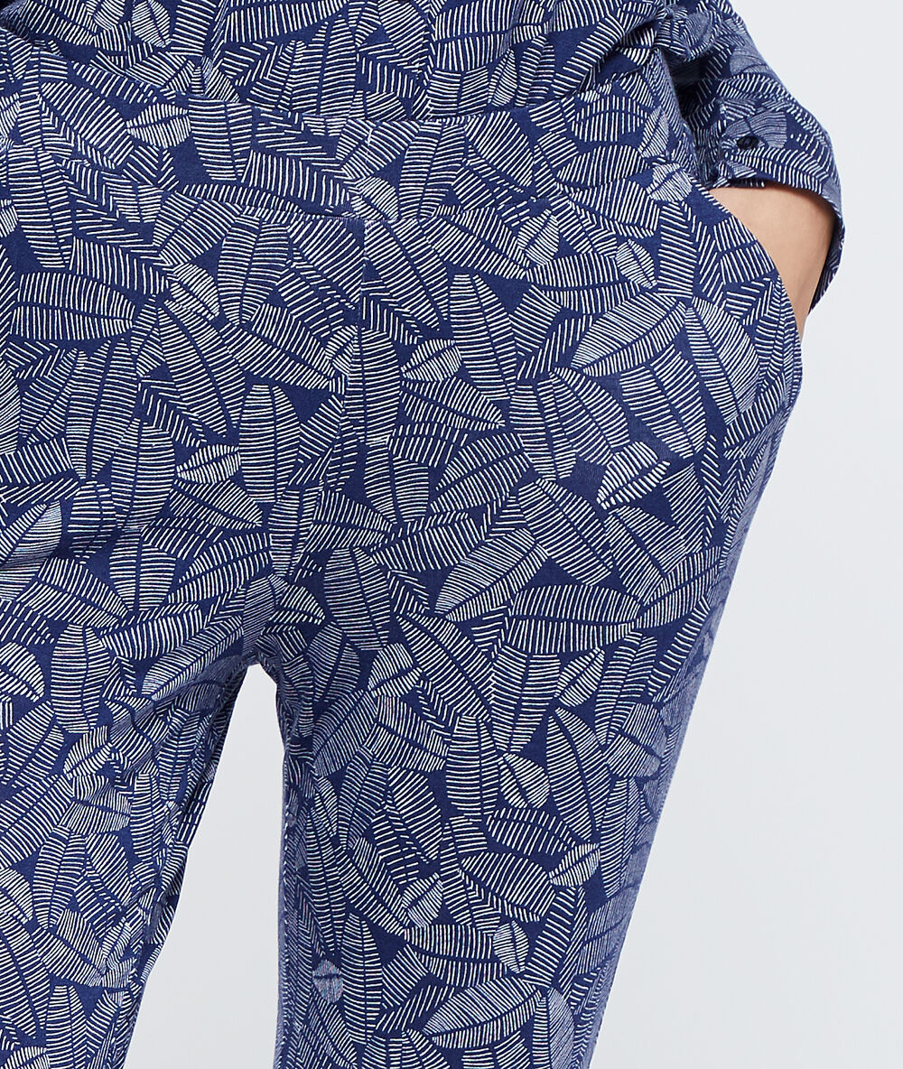 Pantalón estampado de viscosa eco azul marino.