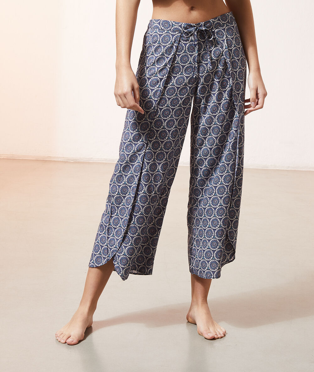 Pantalón 7/8 ancho azul marino.