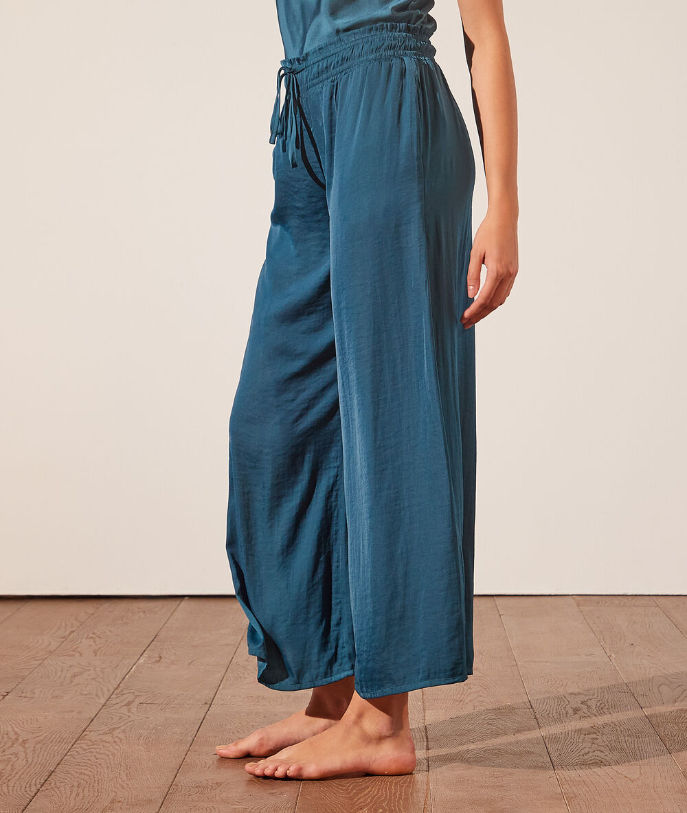 Pantalón pijama ancho verde.
