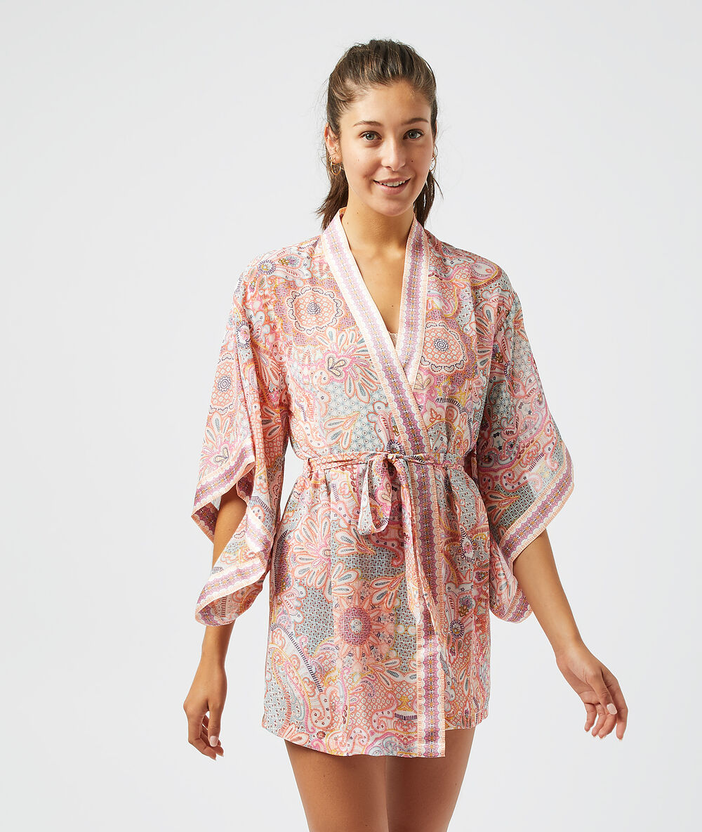Kimono de satén estampado floral multicolor.