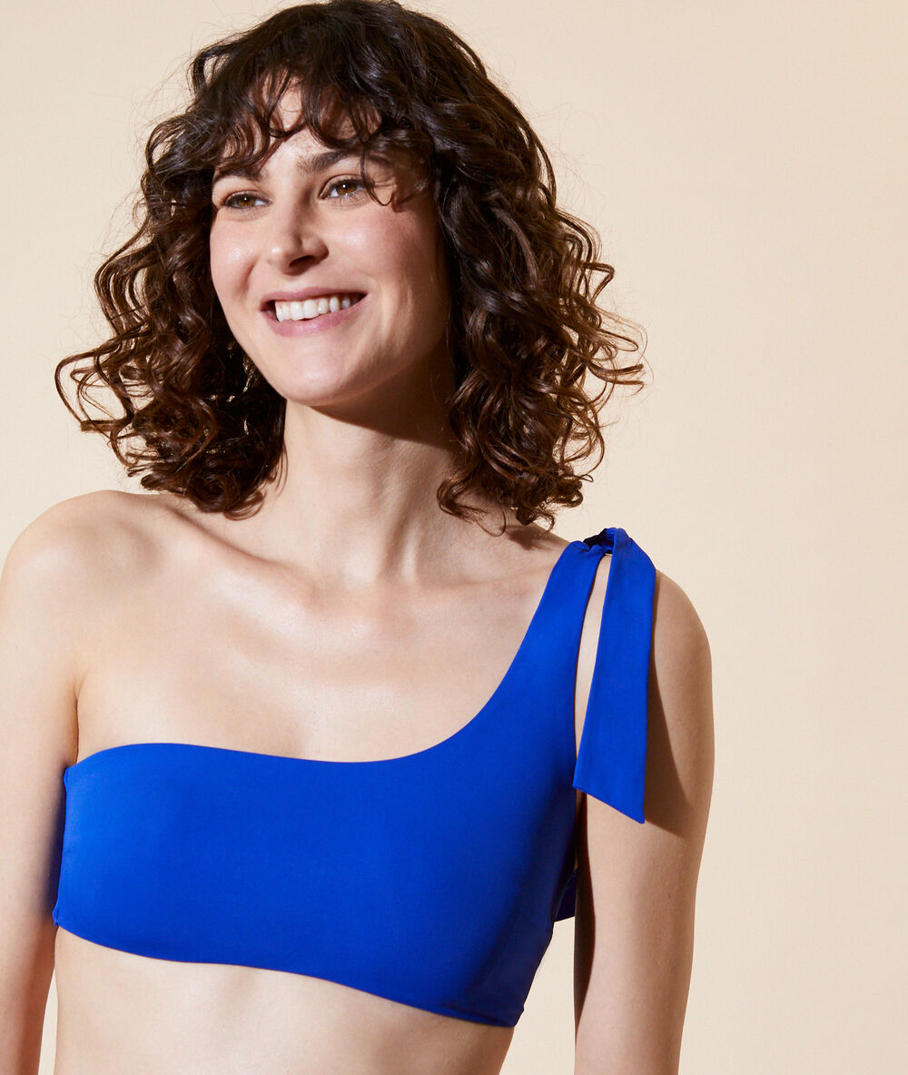 Top bikini asimétrico, copas extraíbles azul.