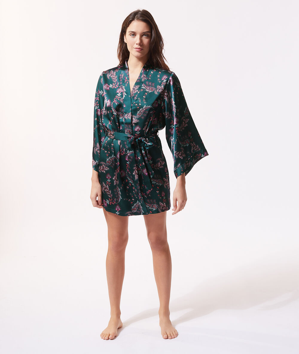Bata tipo kimono estampada verde.