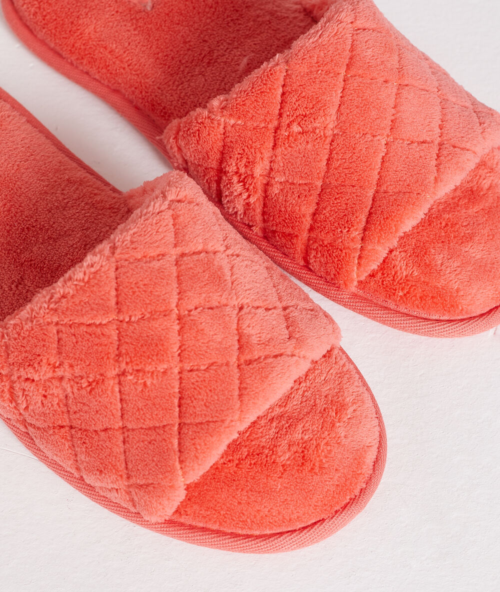 Zapatillas acolchadas rosa.