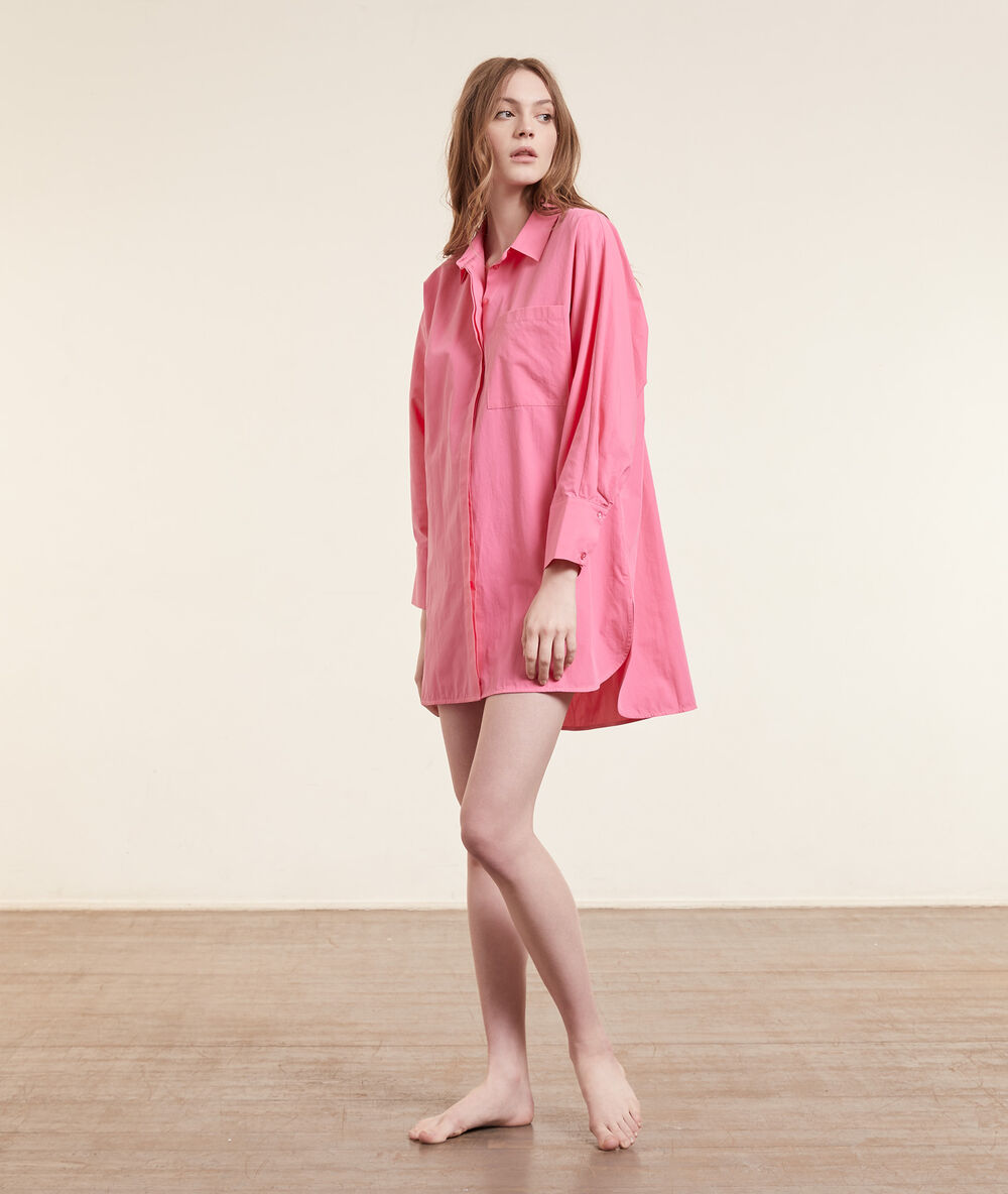 Camisón tipo camisero fucsia.