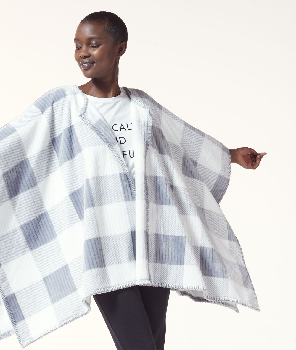 Veste polaire large à carreaux gris.
