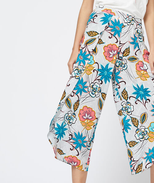 Pantalón capri estampado floral Pantalón capri estampado floral