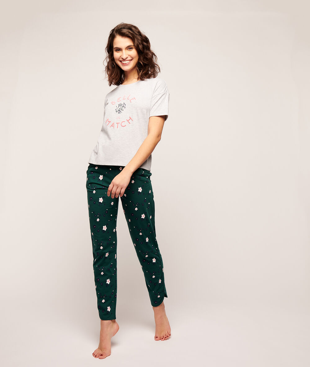 Pantalón estampado floral verde oscuro.