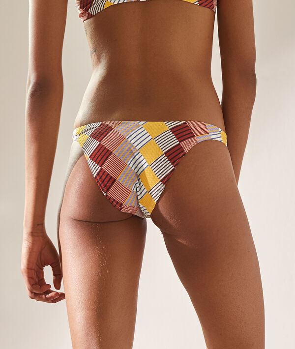 Braguita bikini brasileña talle alto, motivos patchwork Braguita bikini brasileña talle alto, motivos patchwork;${refinementColor}