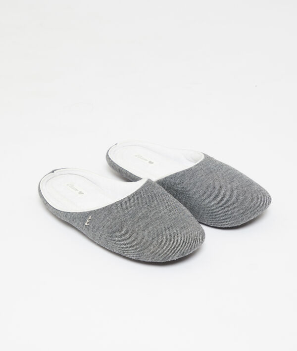 Zapatillas con lazo decorativo Zapatillas con lazo decorativo