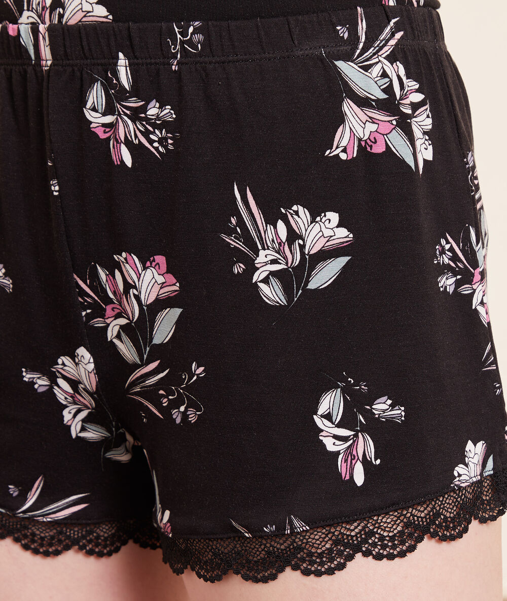 Pantalón corto viscosa, estampado floral negro.