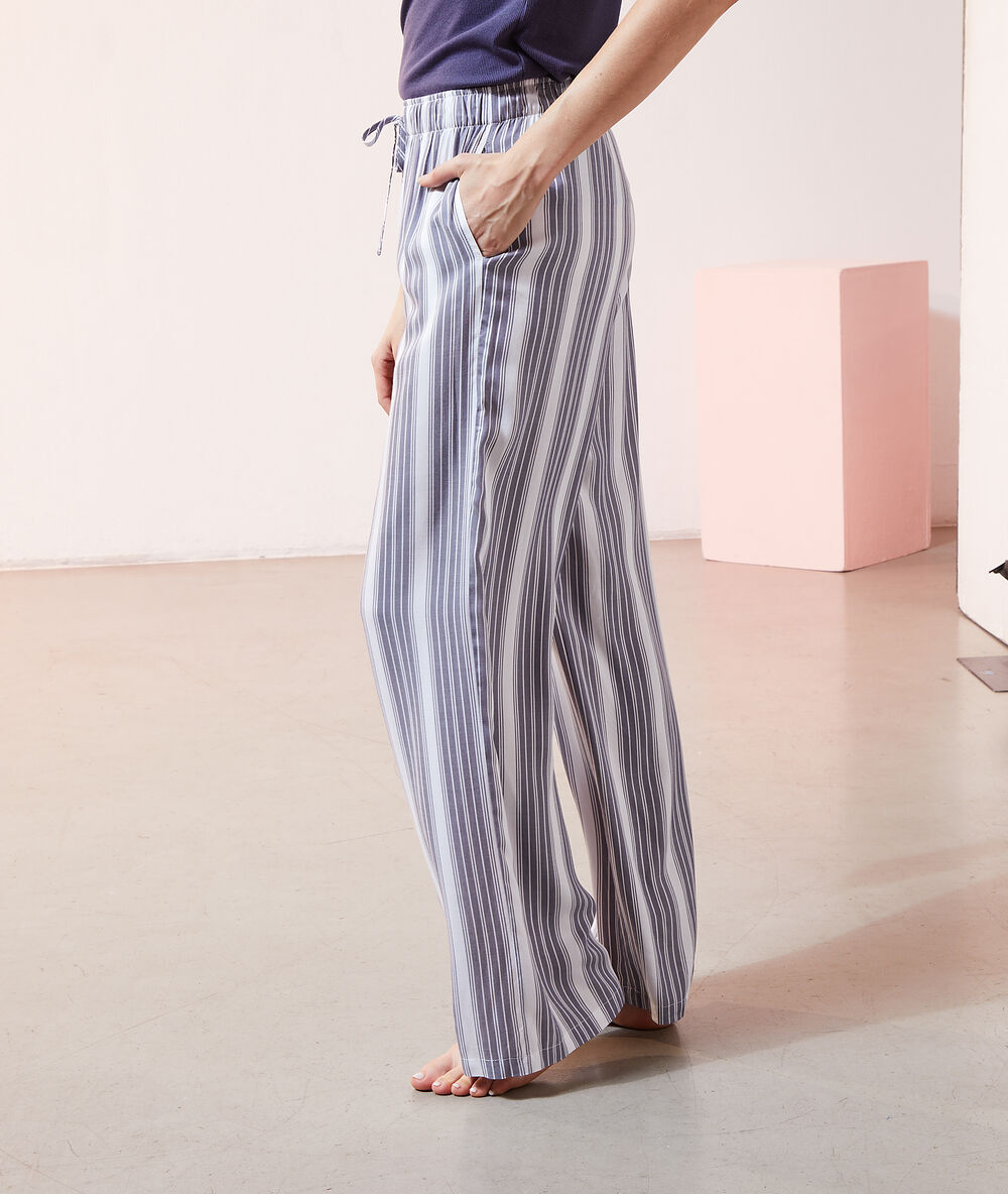 Pantalon à rayures indigo.