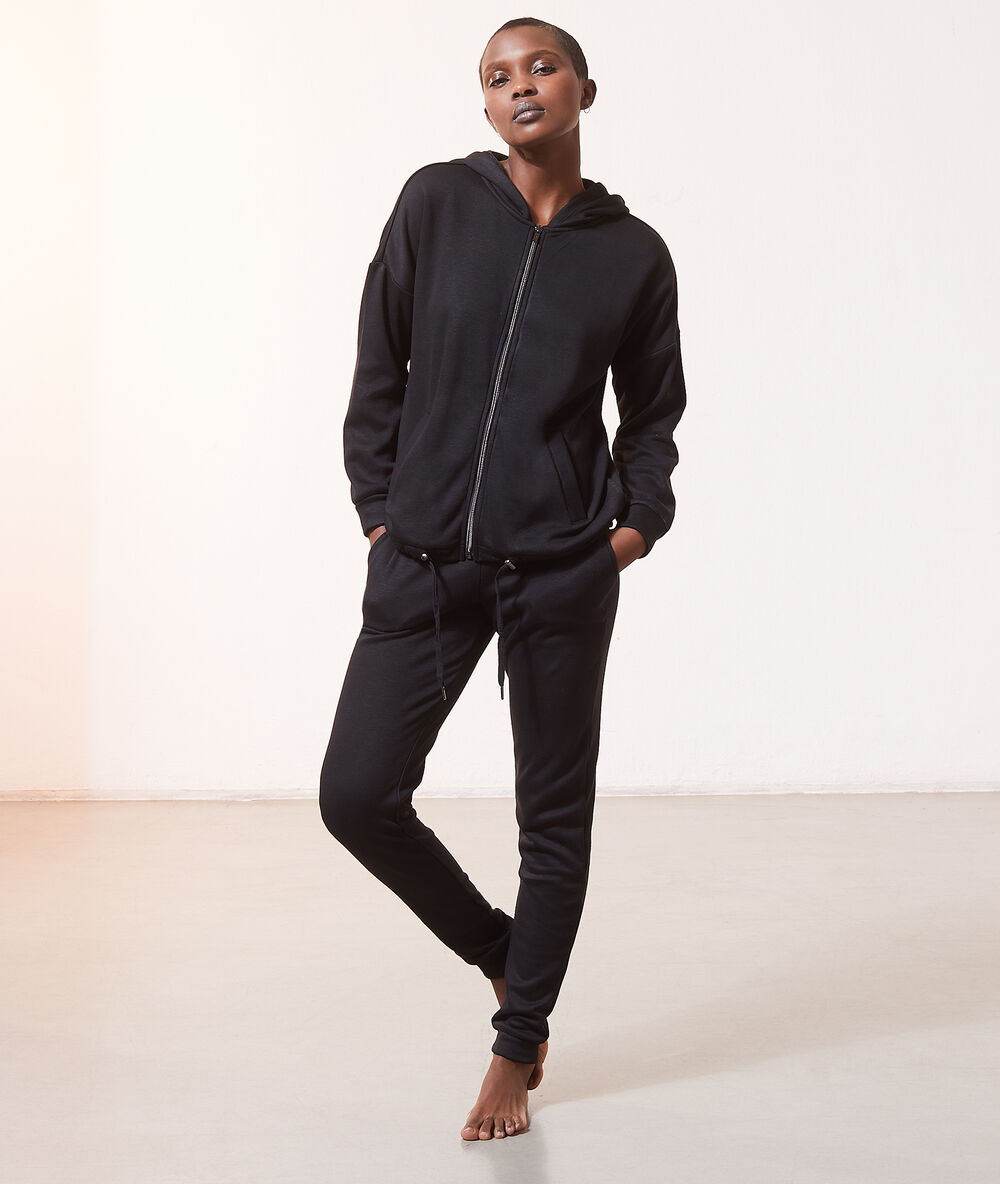 Chaqueta con cremallera homewear negro.