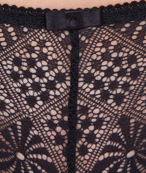 Culote de encaje negro.