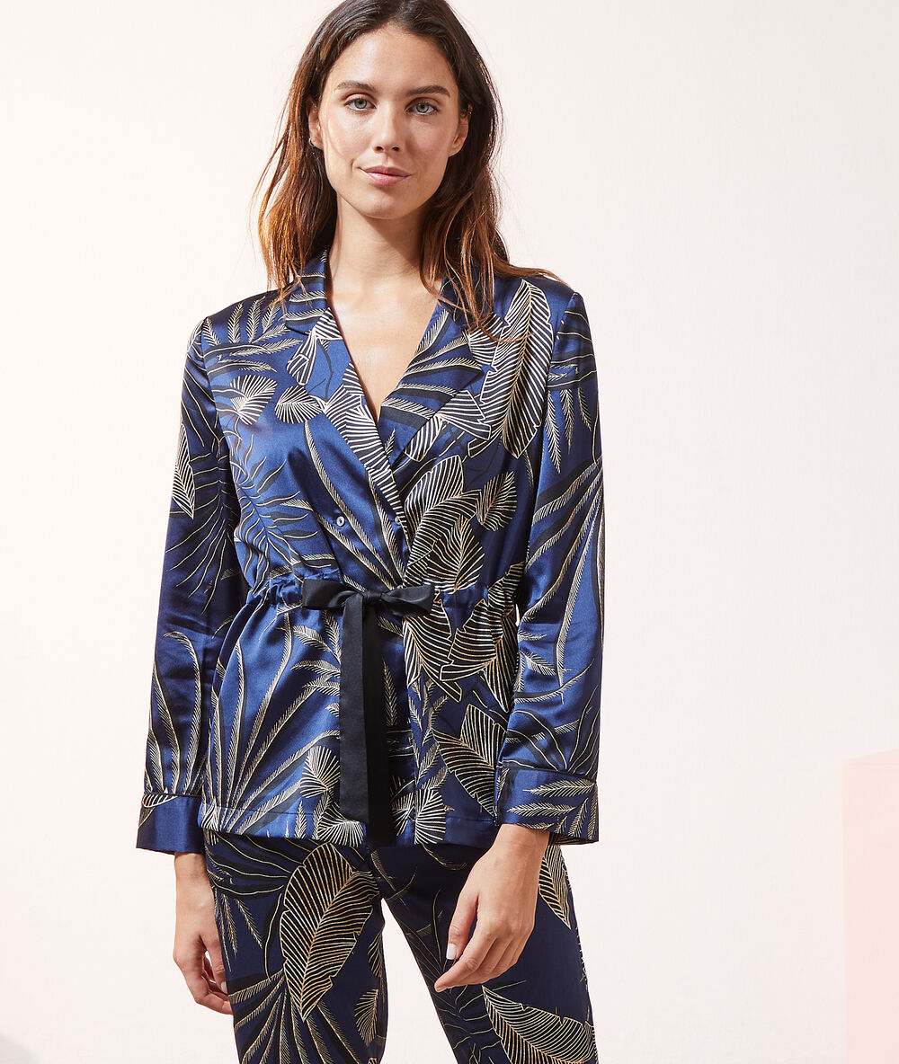 Camisa pijama estampada azul marino.