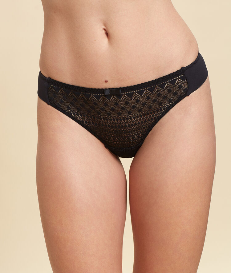 Tanga de encaje gráfico negro.