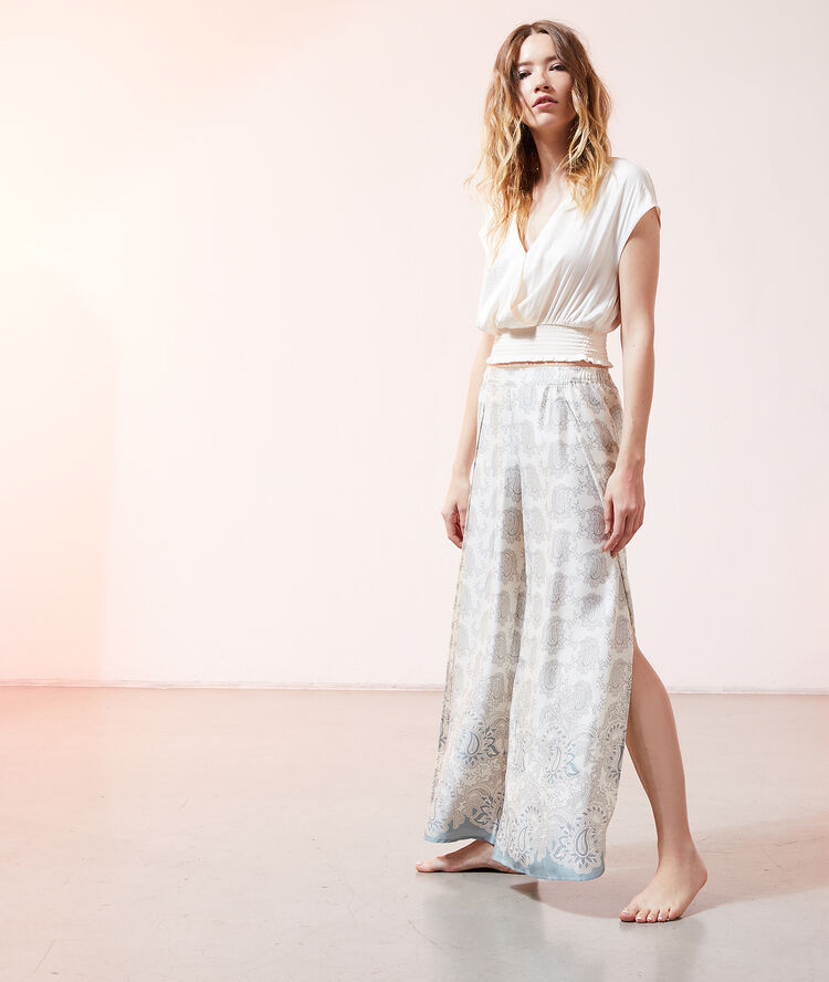 Pantalón estampado crudo.