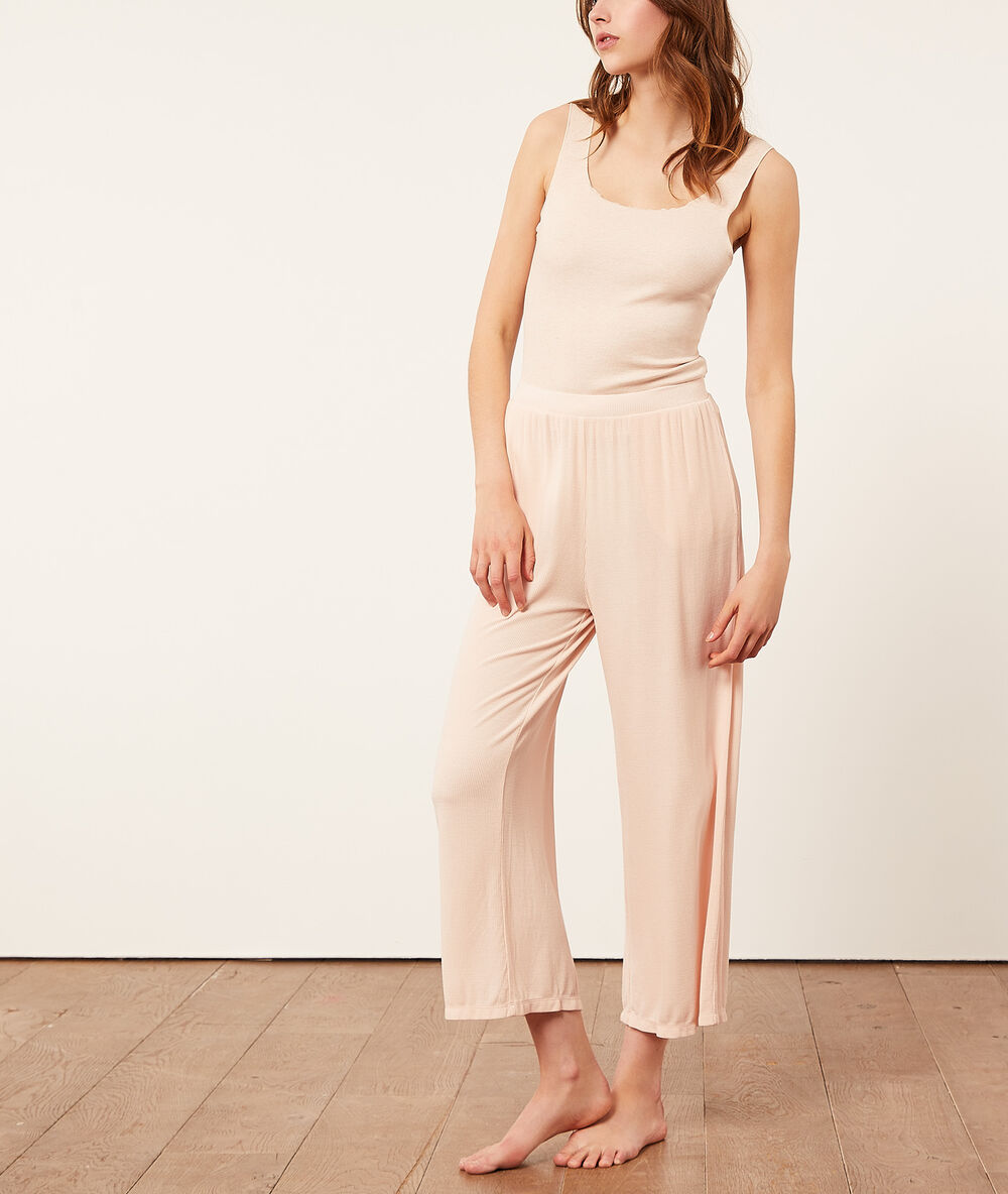 Pantalón pijama 7/8 rosa pálido.