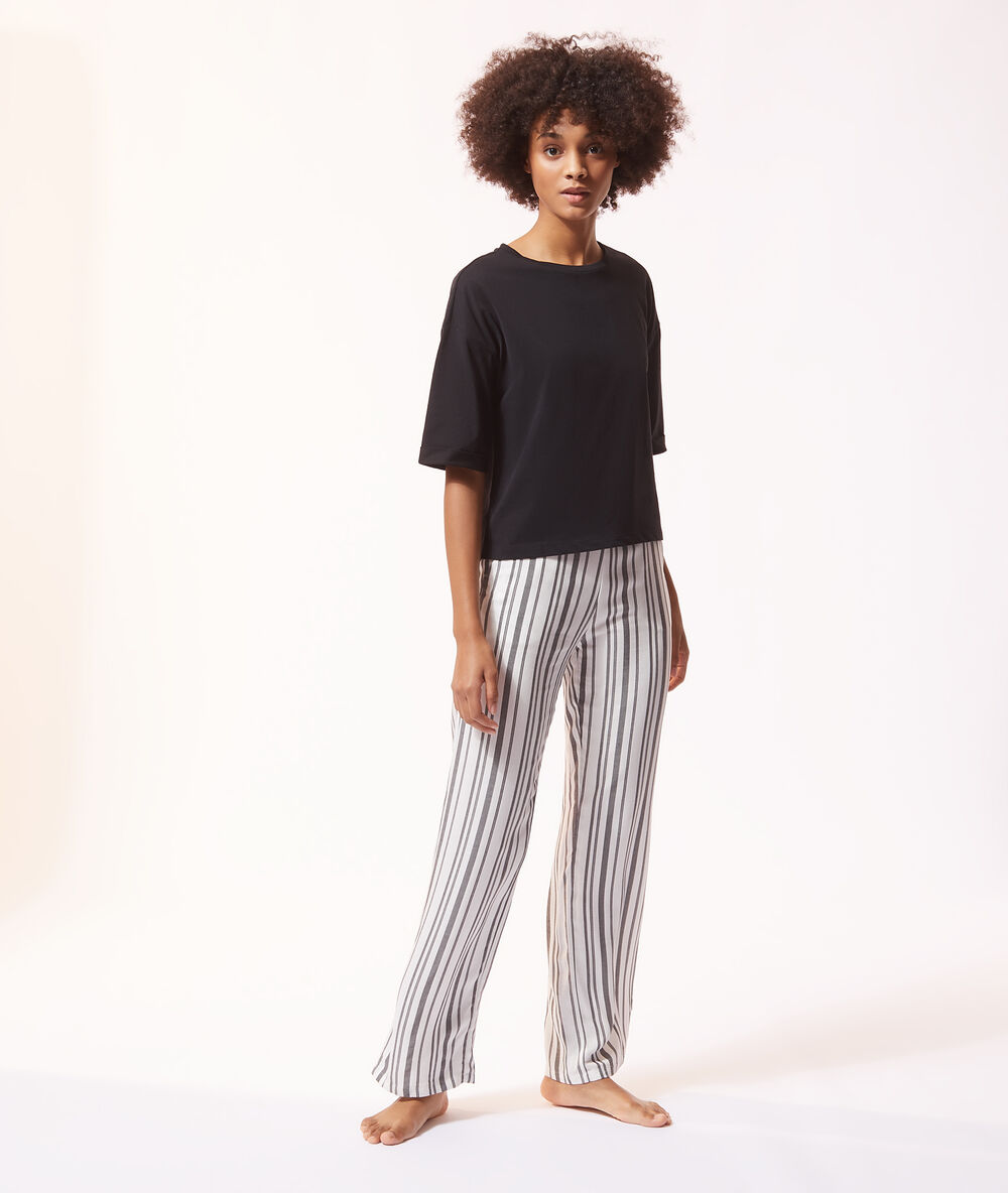 Pantalón pijama estampado de rayas negro.