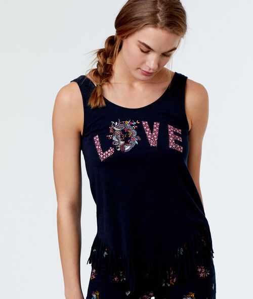 Top estampado azul.