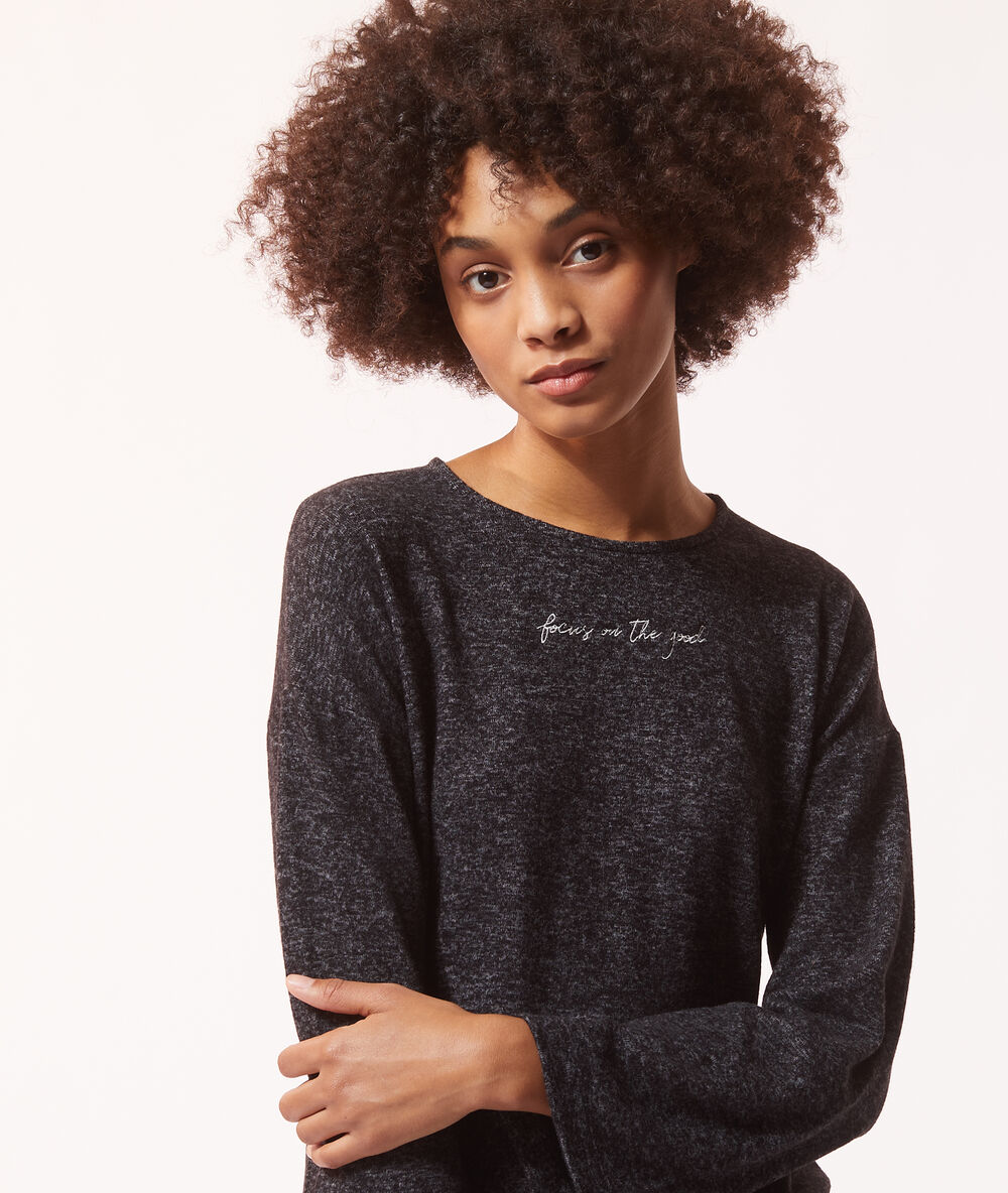 Camiseta con lazada 'focus on the good' antracita.