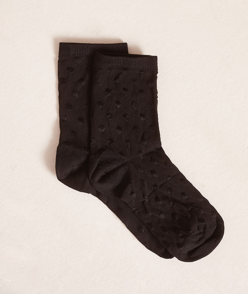 Calcetines de lunares negro.