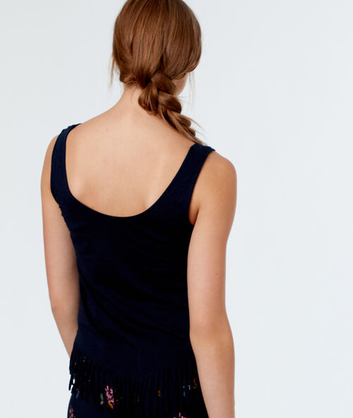 Top estampado azul.