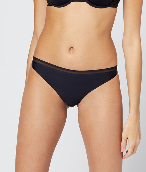 Tanga de microfibra y tul negro.