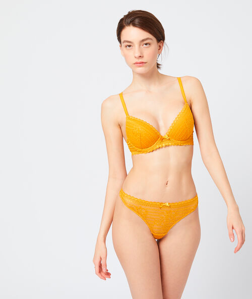 Tanga en dentelle florale ocre.