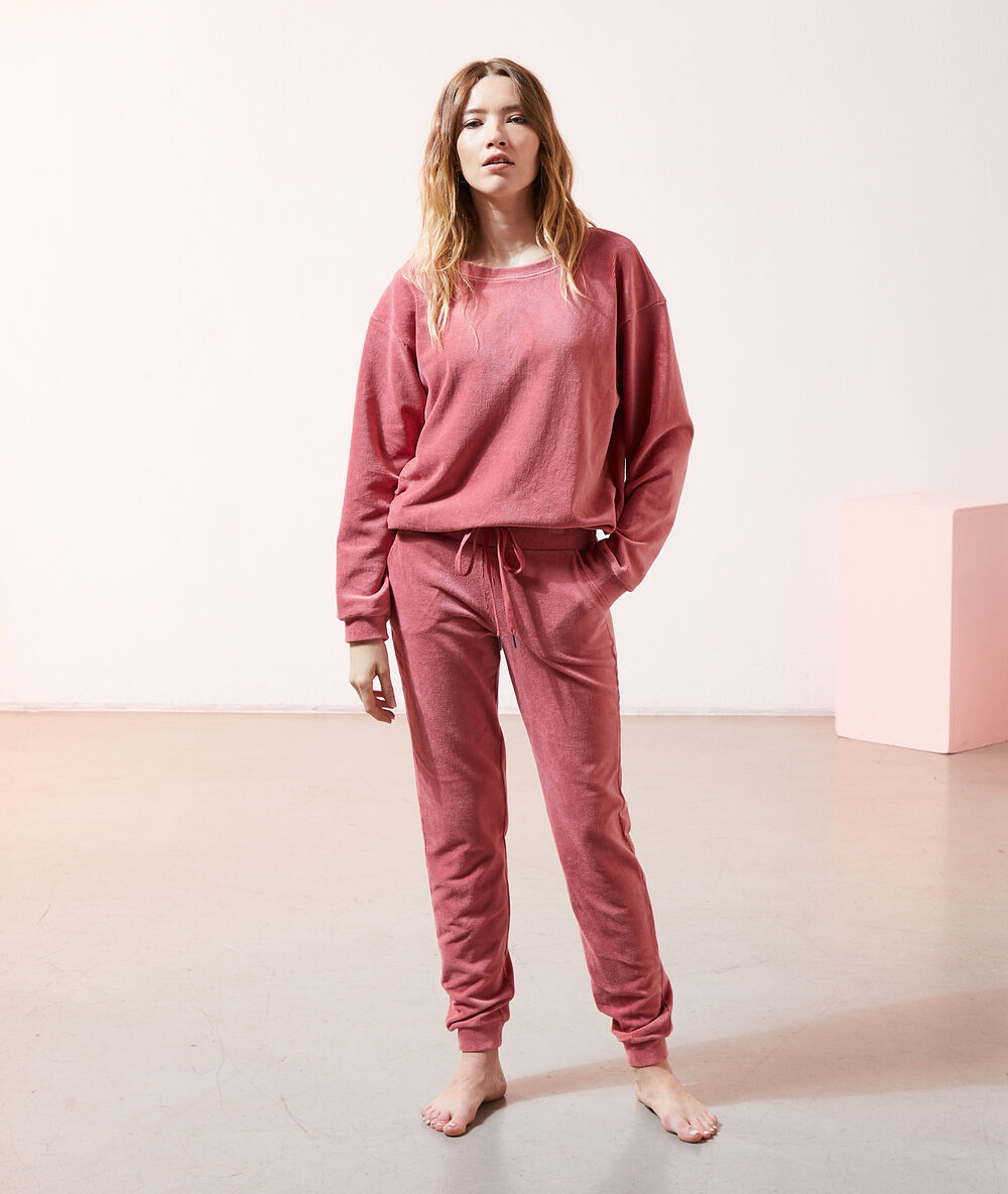 Pantalón loungewear rosa.